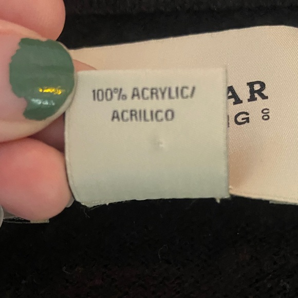 Haggar Men's V-Neck Sweater in Black and Gray Argyle - Picture 3 of 5